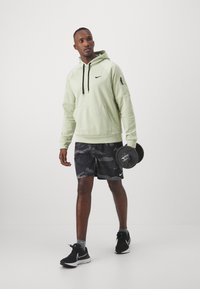 Nike Performance Mikina s kapucňou - olive aura/black