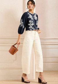 Love & Roses REGULAR FIT - 3/4 CREW NECK  - Tops ar garām piedurknēm - navy floral embroidery