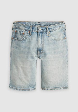 Shorts en denim bleu clair à coupe droite, cinq poches, fermeture par bouton et ourlet cousu. Texture délavée avec des détails subtils.