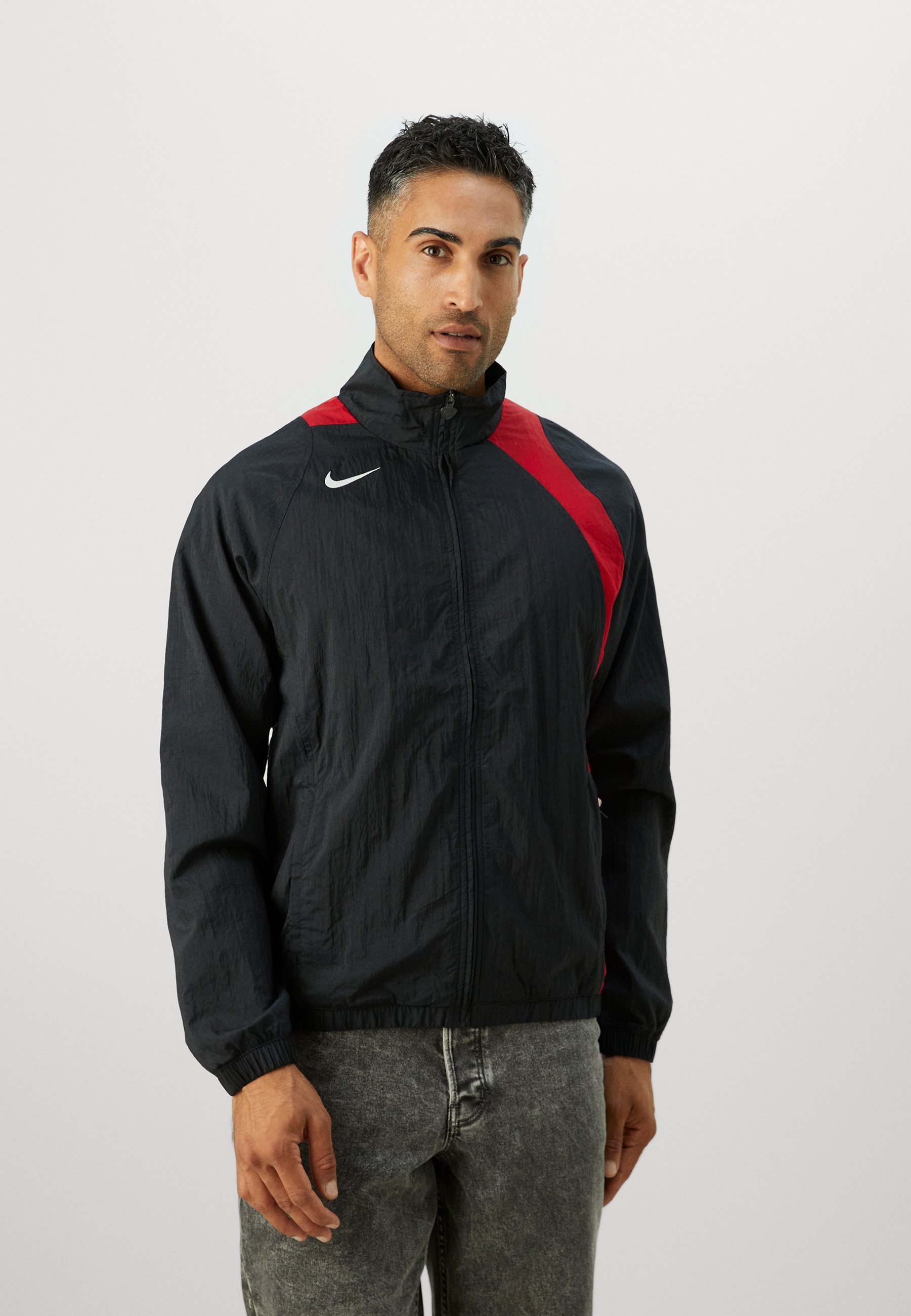 nike windbreaker mens black and red