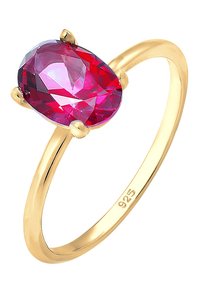 Guldring med en glat ring, der har en oval, facetteret dyb pink ædelsten holdt af fire kløer. Markeret "925" på den indvendige ring.