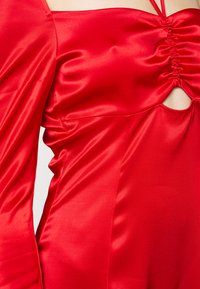 Calvin Klein Jeans CUT OUT RUCHED DETAILING DRESS - Φόρεμα ημέρας - candy