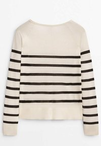 Pull en crème à manches longues, avec des rayures horizontales noires, bords côtelés aux poignets et à l'ourlet, texture douce et décolleté large.