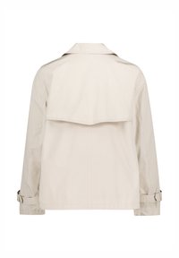 Beige Jacke mit flachem Kragen, Rückenklappe, langen Ärmeln und verstellbaren Manschetten. Aus einem glatten Stoff mit strukturierter Passform gefertigt.