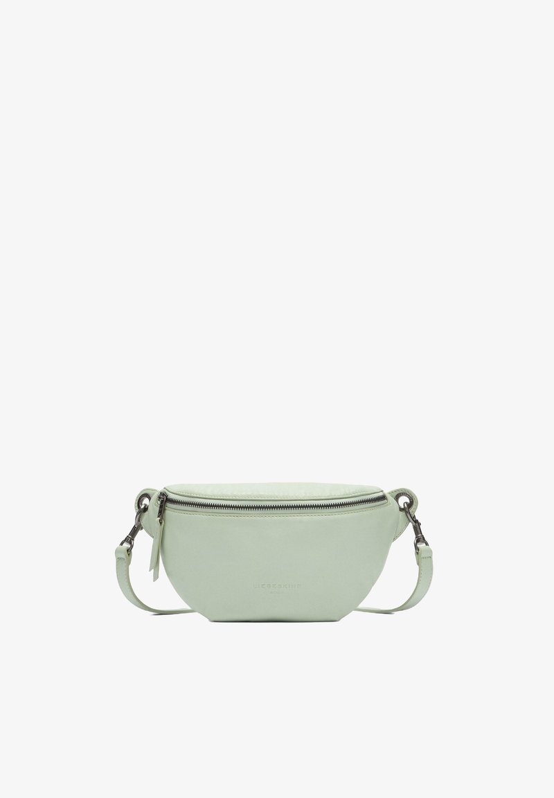 Borsa crossbody verde in ecopelle con chiusura a zip, forma arrotondata, tracolla regolabile e logo in rilievo discreto sulla parte anteriore.