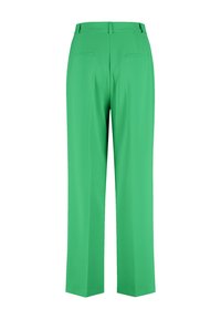 Grüne Hose mit geradem Bein, ausgestattet mit zwei Gesäßtaschen und einem glatten, strukturierten Stoff. Der Bund verfügt über Schlaufen für einen Gürtel.