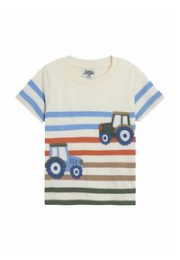 Kurzärmliges, cremefarbenes T-Shirt mit blauen und braunen Streifen, versehen mit zwei Traktor-Applikationen in Blau und Grün auf der Vorderseite. Weicher Baumwollstoff.