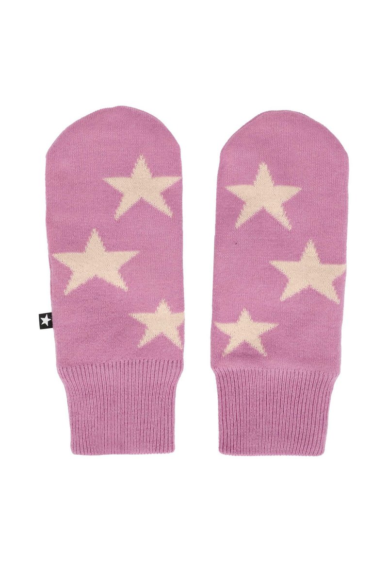 Różowe dziergane rękawiczki z kremowymi wzorami w gwiazdki, ściągacze i mała czarna metka z logo gwiazdki po boku.