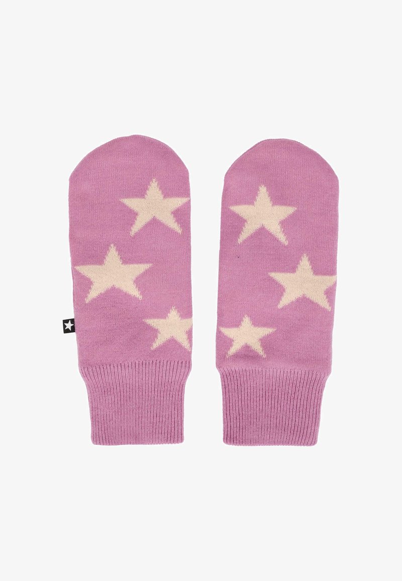 Różowe dziergane rękawiczki z kremowymi wzorami w gwiazdki, ściągacze i mała czarna metka z logo gwiazdki po boku.