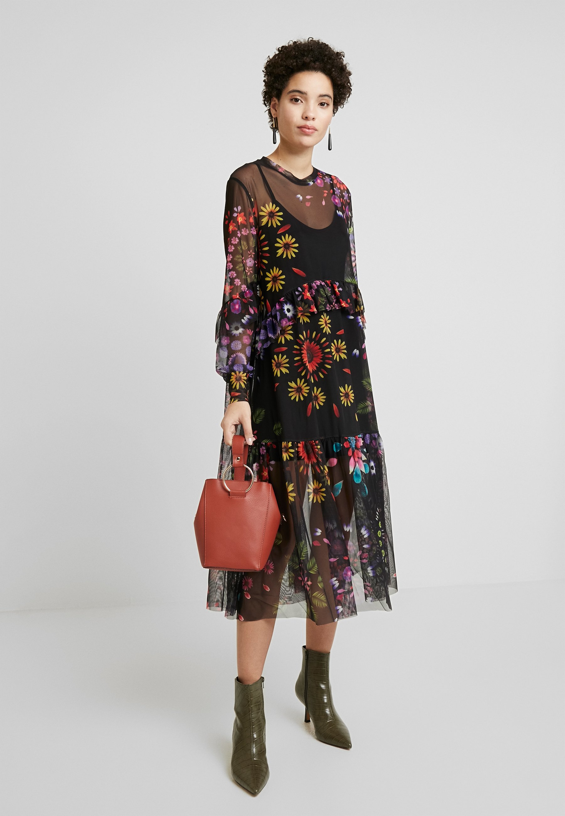 Desigual VEST PORTLAND Kjole blackflerfarget Zalando.no Desigual | Kjøp klær, kjoler og vesker DESIGUAL hos Zalando