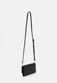 Calvin Klein Jeans BLOCK LONGFOLD  - Torba preko tijela - black
