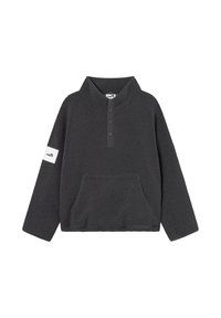 Ciemnoszara polarowa bluza z połowy zamkiem, trzema guzikami, przednią kieszenią na pouch oraz naszywką z logo na lewym rękawie.