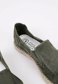 Natural World Alpargatas - green