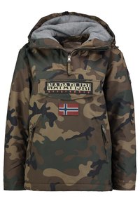 Camouflagejack met een grijze fleece-voering in de capuchon, halve rits-sluiting, merkpatch en Noorse vlag-detail aan de voorkant.