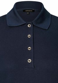 Marineblaue Polo-Shirt aus strukturiertem Stoff, mit kurzem Kragen und sechs abgerundeten goldenen Knöpfen auf der Vorderseite. Etikett lautet "MORE & MORE." Größe 36.