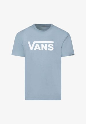 Camiseta de manga corta azul claro con cuello redondo, que presenta un prominente logo blanco de "VANS" en el pecho. Material de algodón suave.