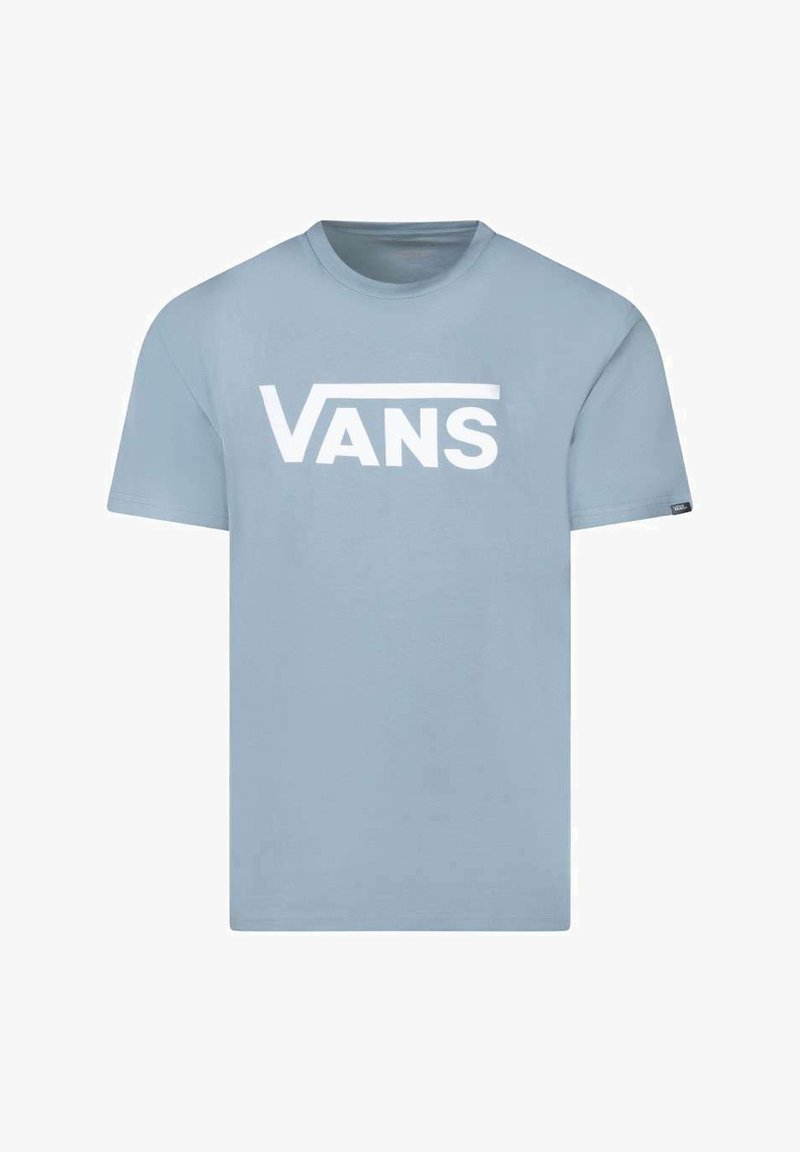 Camiseta de manga corta azul claro con cuello redondo, que presenta un prominente logo blanco de "VANS" en el pecho. Material de algodón suave.