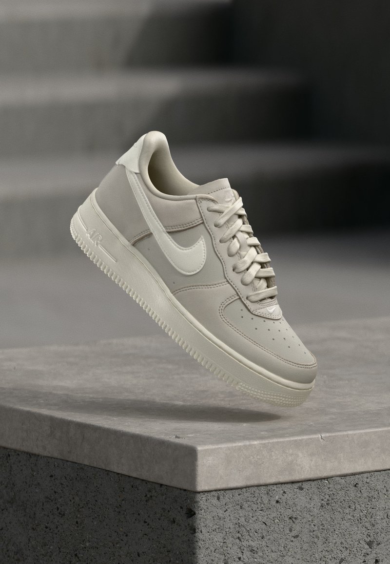 AIR FORCE RETRO light bone/sail/off-white