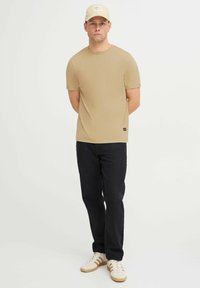 Blend BHTEE 5 PACK - Pamata T-krekls - cornsforestwinedressbblack