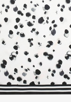 Abstrakt mønster med tilfældige sorte og grå pletter på en hvid baggrund, prydet med en vandret sortstribet kant i bunden.