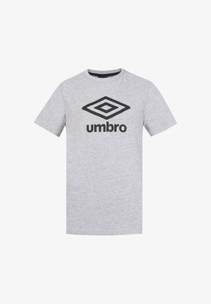 T-shirt gris clair à manches courtes avec un logo Umbro noir et le nom de la marque centré sur la poitrine.