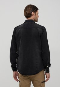 Terranova CON BOTTONI A PRESSIONE - Camicia - nero denim