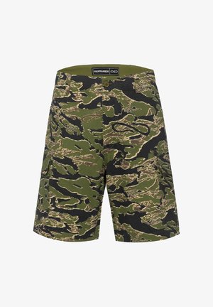 Shorts cargo mimetici in verde e nero con tessuto testurizzato, dotati di tasche laterali e di una vita con marchio.