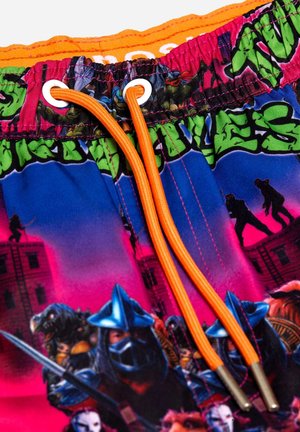 Farverige badeshorts med et livligt mønster af figurer. Materialet er tekstil, med en elastisk talje og orange snore.