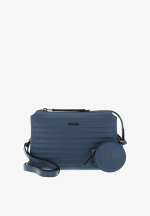 Sac bandoulière en cuir bleu avec une texture côtelée verticale, fermeture à glissière et une pochette ronde détachable pour pièces, avec un logo embossé.