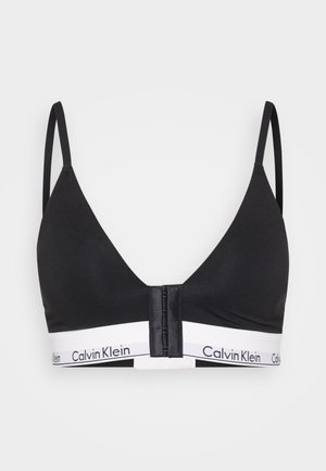 Zwarte triangleshirt bralette gemaakt van zachte stof, met verstelbare schouderspanden, sluiting aan de voorkant met haak en een witte, gebrandmerkte elastische band aan de onderkant.