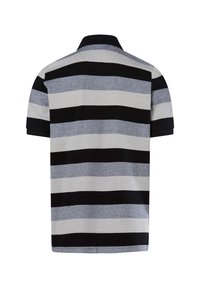 Gestreiftes Poloshirt mit horizontalen schwarzen, grauen und hellgrauen Streifen, klassischem Kragen, kurzen Ärmeln und strukturiertem Stoff.