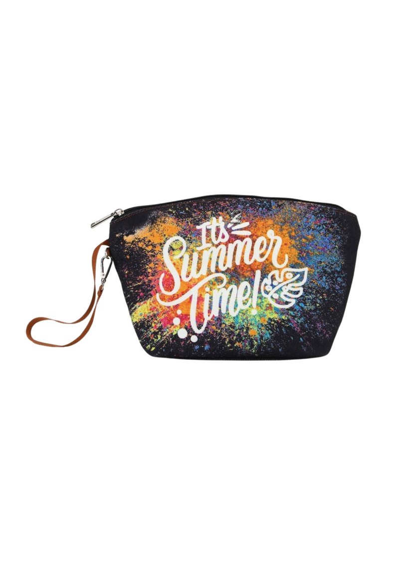 Borsa cosmetica con sfondo nero e design a macchie colorate, con testo bianco "È tempo d'estate!" Include una tracolla marrone.