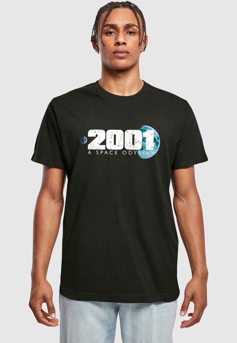 Svart bomulls T-skjorte med grafikk fra "2001 A Space Odyssey" med planeter. Rund hals, korte ermer, avslappet passform.