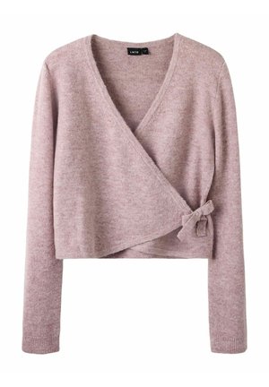 Lichtroze wikkeltrui van zachte brei-stof, met een diepe V-hals, lange mouwen en een zijstrikdetail bij de taille.