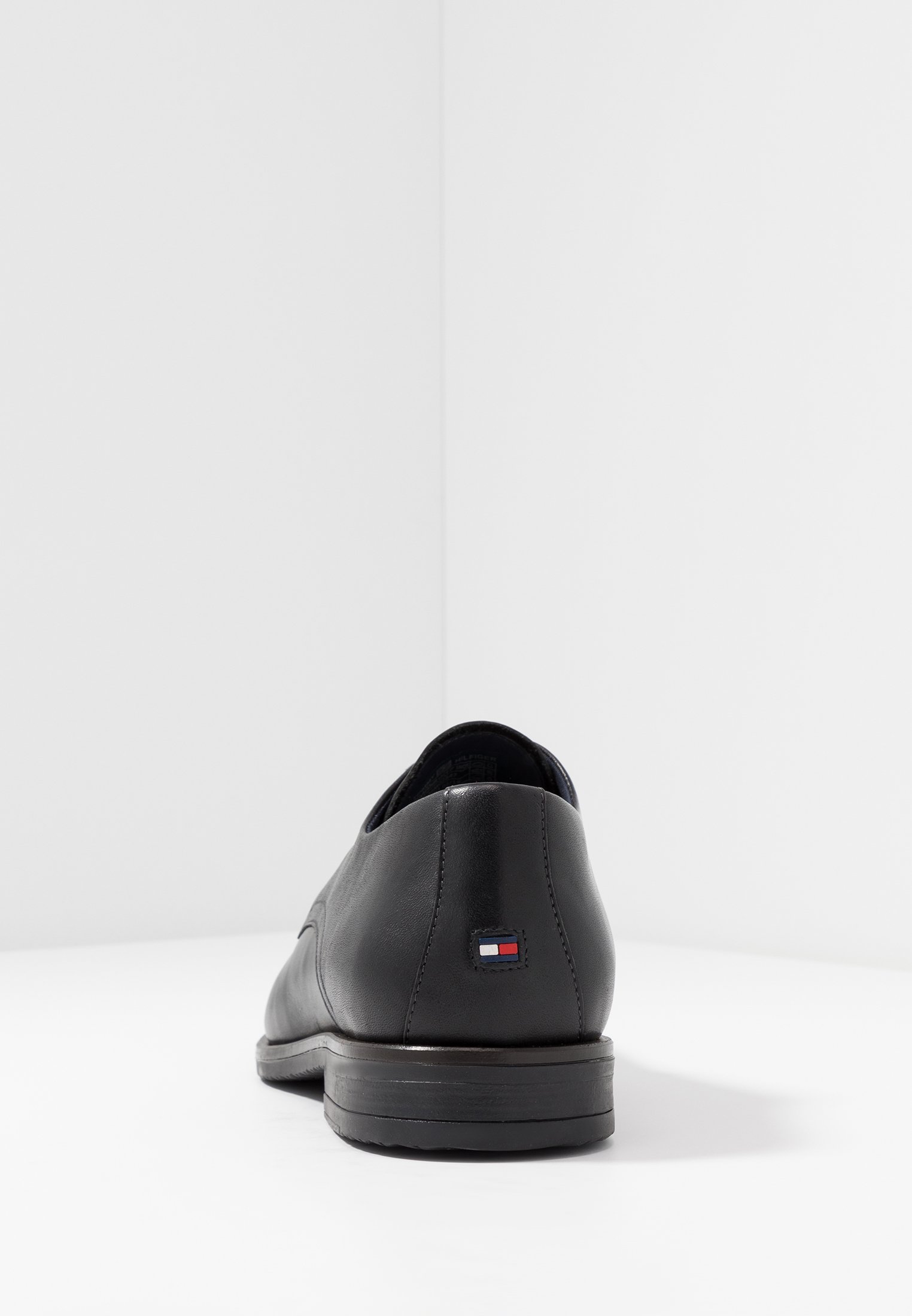 tommy hilfiger core lace up