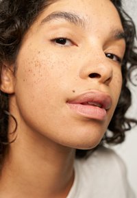 L'Oréal Paris PERFECT MATCH POWDER - Puder - 5w golden sand