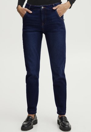 Dunkelblaue Denim-Jeans mit schmalem Schnitt, ausgestattet mit vorderen Taschen, einem Knopfverschluss und kontrastierender Naht. Glatte Textur ohne Muster.