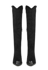 Mustmust üle põlve saapad, valmistatud sametist, terava ninaga. Omavad läikivat musta tipust detaili ja lainelist ülemist serva. Küljel on lukk.