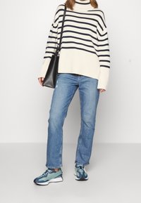 GAP Strickpullover - white