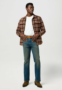 Wrangler WESTERN STITCH - MULTIPLE FITS - Riem - cognac