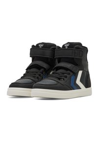 Svarta högre sneakers av syntetmaterial, med blå och vita detaljer, kardborreband och en texturerad tåskydd.