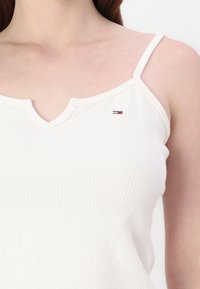 Tommy Jeans NECKLINE - Top - ancient white