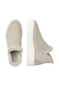 Beige instappers met een zachte schapenwolvoering, een getextureerde rubberen witte zool en een afgeronde vorm. Ontworpen voor comfort en gemak van dragen.