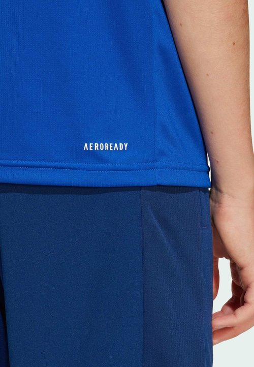 adidas TRAINING ESSENTIAL JUNIOR UNISEX - Print T-shirt - royal blue white — foto 4