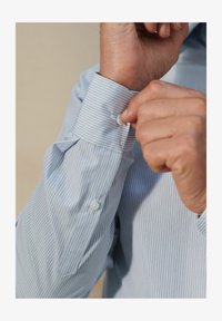 Non sélectionné, blue stripe