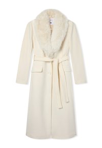 Cappotto di lana color crema con un ampio colletto in pelliccia sintetica, cintura da annodare e due tasche laterali; lunghezza al ginocchio con maniche lunghe.