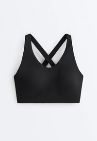 Črni športni nedrček z širokimi naramnicami, ki se na hrbtu prekrižajo, gladka tkanina in globok izrez v obliki čolna.