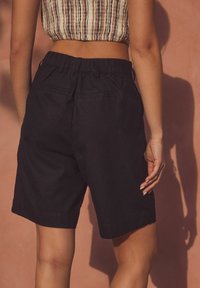 Next PETITE FIT - RICH CITY - Kratke hlače - black