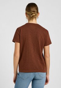 Lee PERFECT TEE - T-shirts basic - luxe brown