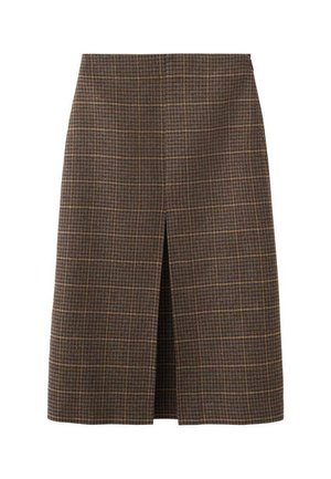 Falda de cuadros marrón con corte recto, hasta la rodilla, que presenta una abertura en la parte delantera. La tela tiene un acabado texturizado con sutiles contrastes de color.
